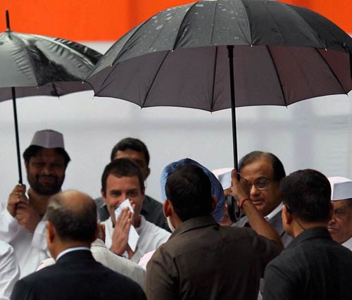 देशभर में मनाया गया स्वतंत्रता दिवस  |  लालकिले पर फहराया गया तिरंगा