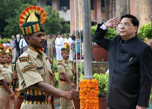 देशभर में मनाया गया स्वतंत्रता दिवस  |  लालकिले पर फहराया गया तिरंगा