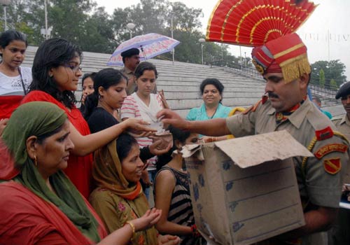 देशभर में मनाया गया स्वतंत्रता दिवस  |  लालकिले पर फहराया गया तिरंगा