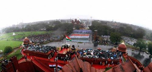 देशभर में मनाया गया स्वतंत्रता दिवस  |  लालकिले पर फहराया गया तिरंगा