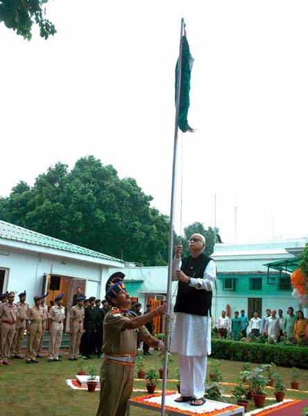 देशभर में मनाया गया स्वतंत्रता दिवस  |  लालकिले पर फहराया गया तिरंगा