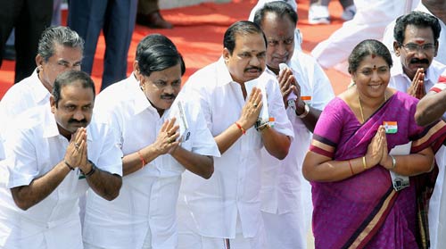 देशभर में मनाया गया स्वतंत्रता दिवस  |  लालकिले पर फहराया गया तिरंगा