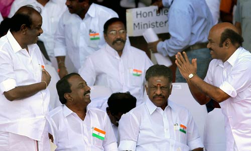 देशभर में मनाया गया स्वतंत्रता दिवस  |  लालकिले पर फहराया गया तिरंगा