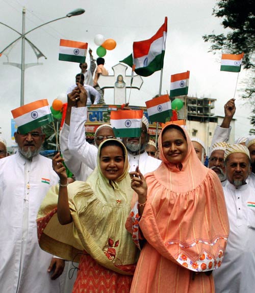 देशभर में मनाया गया स्वतंत्रता दिवस  |  लालकिले पर फहराया गया तिरंगा