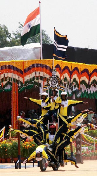 देशभर में मनाया गया स्वतंत्रता दिवस  |  लालकिले पर फहराया गया तिरंगा