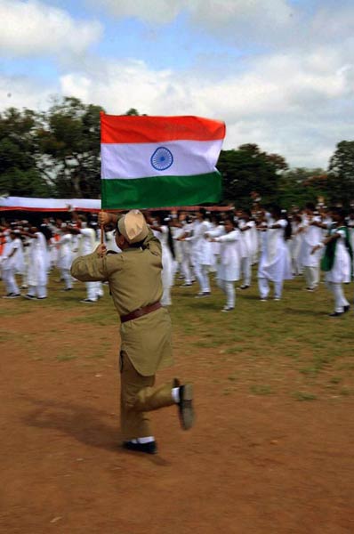 देशभर में मनाया गया स्वतंत्रता दिवस  |  लालकिले पर फहराया गया तिरंगा