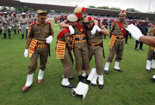 देशभर में मनाया गया स्वतंत्रता दिवस  |  लालकिले पर फहराया गया तिरंगा