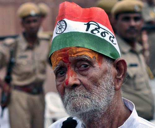 देशभर में मनाया गया स्वतंत्रता दिवस  |  लालकिले पर फहराया गया तिरंगा