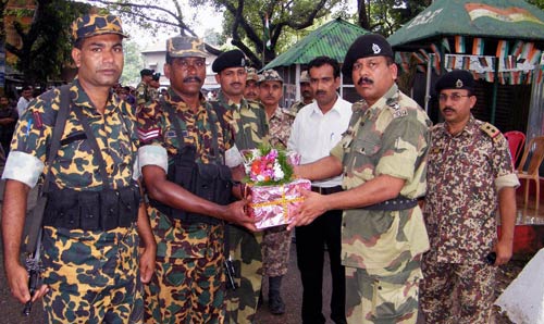 देशभर में मनाया गया स्वतंत्रता दिवस  |  लालकिले पर फहराया गया तिरंगा