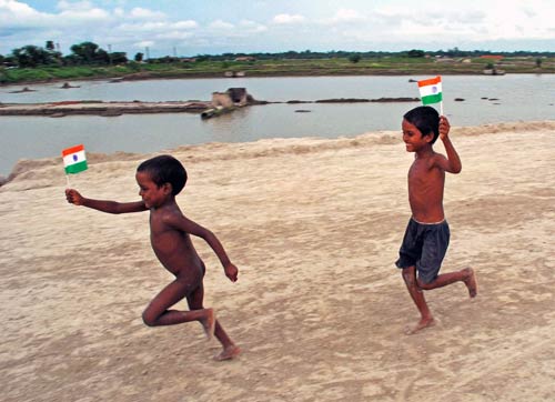 देशभर में मनाया गया स्वतंत्रता दिवस  |  लालकिले पर फहराया गया तिरंगा