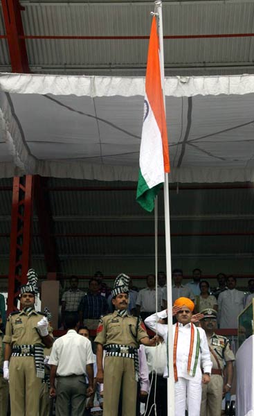 15 अगस्‍त 2011: तस्‍वीरों में देखें दिनभर की खबरें । पढ़ें 