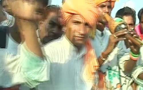 इंडिया गेट में जीत के जश्‍न में डूबे कई 'अन्‍ना' | मैं भी अन्‍ना...