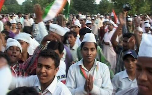 इंडिया गेट में जीत के जश्‍न में डूबे कई 'अन्‍ना' | मैं भी अन्‍ना...