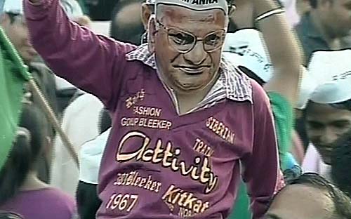 इंडिया गेट में जीत के जश्‍न में डूबे कई 'अन्‍ना' | मैं भी अन्‍ना...