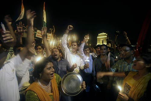 दिल्‍ली में तेज हुई आंदोलन की आंधी | उमड़ा जनसैलाब