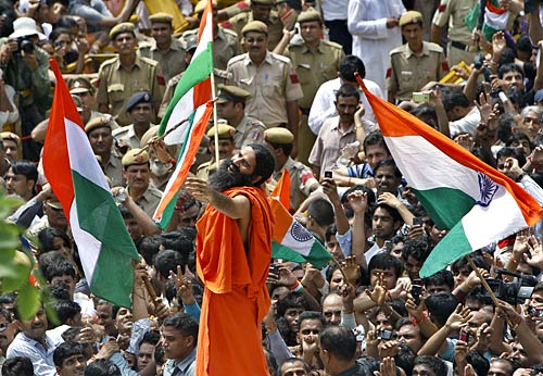 दिल में अन्ना, हर हाथ में तिरंगा | उमड़ा जनसैलाब