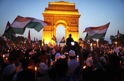 इंडिया गेट में जीत के जश्‍न में डूबे कई 'अन्‍ना' | मैं भी अन्‍ना...