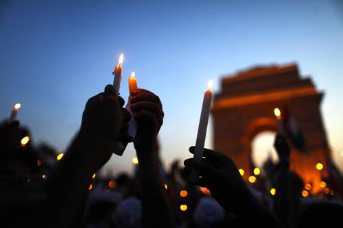 इंडिया गेट में जीत के जश्‍न में डूबे कई 'अन्‍ना' | मैं भी अन्‍ना...