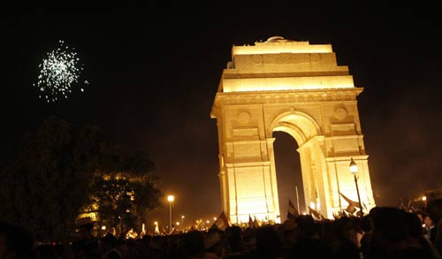 इंडिया गेट में जीत के जश्‍न में डूबे कई 'अन्‍ना' | मैं भी अन्‍ना...