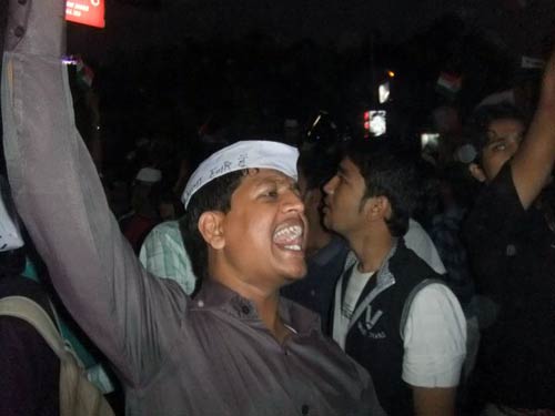 अन्ना के आंदोलन पर आपकी भेजी तस्वीरें | सड़कों पर समर्थक