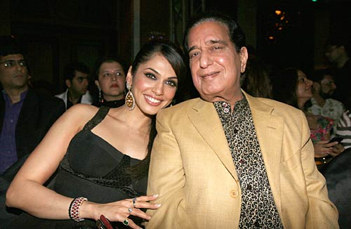 ब्‍लेंडर्स प्राइड फैशन टूअर में सितारों का जलवा | ब्राइडल वीक