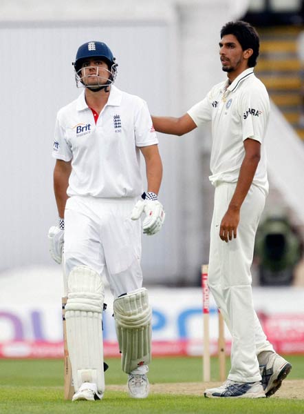 कुक ने टीम इंडिया को बैकफुट पर धकेला