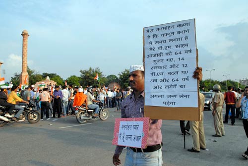 गांधी टोपी बनी अन्‍ना आंदोलन की मशाल...| अलबेले समर्थक...