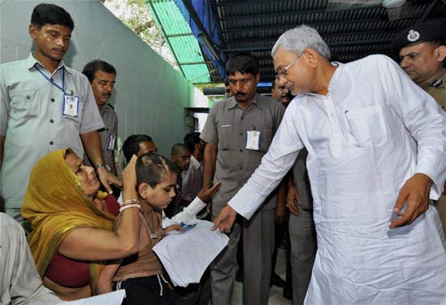 01 अगस्त 2011: तस्वीरों में देखें दिनभर की बड़ी खबरें । पढ़ें