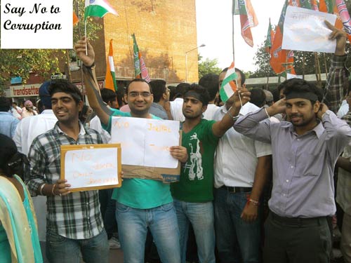 अन्ना के आंदोलन पर आपकी भेजी तस्वीरें | सड़कों पर समर्थक