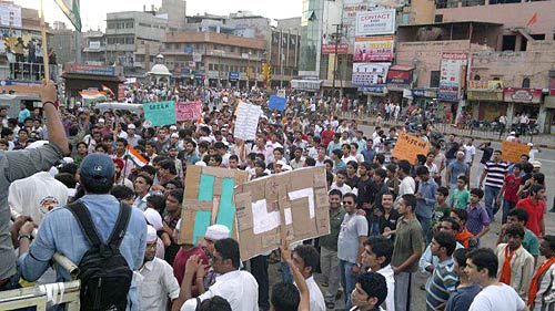 22 अगस्‍त 2011: लोगों ने भेजी तस्‍वीरें । मैं भी अन्‍ना, तू भी अन्‍ना