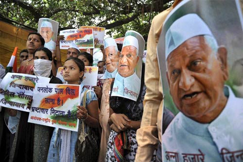 अन्‍ना के आंदोलन में कैसे-कैसे नारे... | फोटो: अलबेले समर्थक