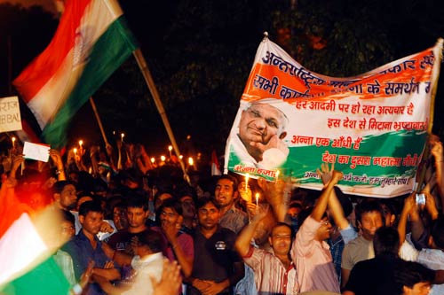 दिल में अन्ना, हर हाथ में तिरंगा | उमड़ा जनसैलाब