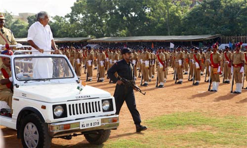 15 अगस्‍त 2011: तस्‍वीरों में देखें दिनभर की खबरें । पढ़ें 