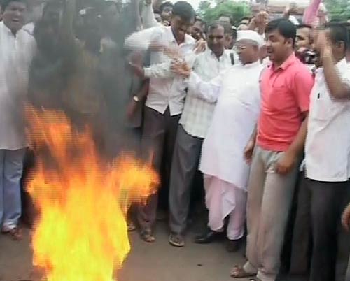 अन्‍ना ने किया सरकारी लोकपाल बिल का विरोध