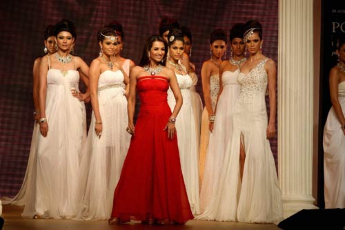 तस्‍वीरों में बीते सप्‍ताह बॉलीवुड की हलचल | स्विमसूट परियां