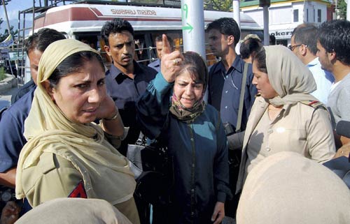 01 अगस्त 2011: तस्वीरों में देखें दिनभर की बड़ी खबरें । पढ़ें