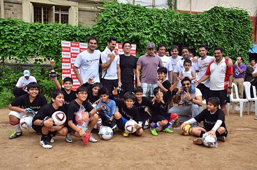 सलमान संग बॉलीवुड सितारों का 'गोल'  | सलमान के मूड