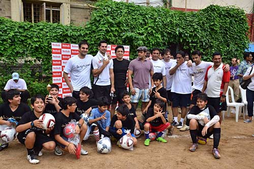 सलमान संग बॉलीवुड सितारों का 'गोल'  | सलमान के मूड