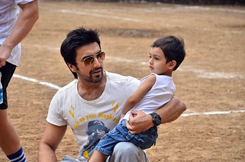 सलमान संग बॉलीवुड सितारों का 'गोल'  | सलमान के मूड