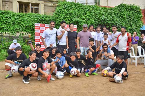 सलमान संग बॉलीवुड सितारों का 'गोल'  | सलमान के मूड