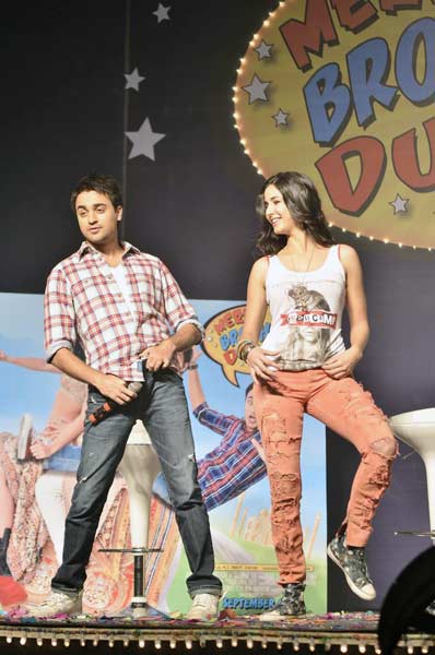 'मेरे ब्रदर की दुल्‍हन' का म्‍यूजिक लॉन्‍च । बॉलीवुड की जान