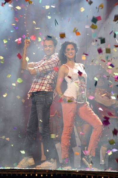 'मेरे ब्रदर की दुल्‍हन' का म्‍यूजिक लॉन्‍च । बॉलीवुड की जान