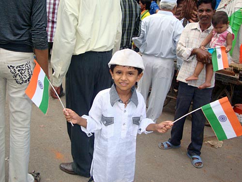 22 अगस्‍त 2011: लोगों ने भेजी तस्‍वीरें । मैं भी अन्‍ना, तू भी अन्‍ना