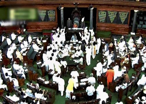 02 अगस्त 2011: तस्वीरों में देखें दिनभर की बड़ी खबरें । पढ़ें