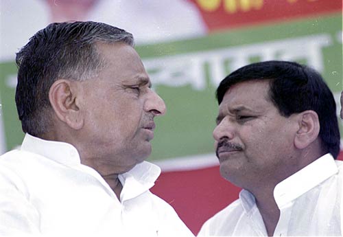 आया 'प्‍यार के दो तार से संसार बांधने' का त्‍योहार