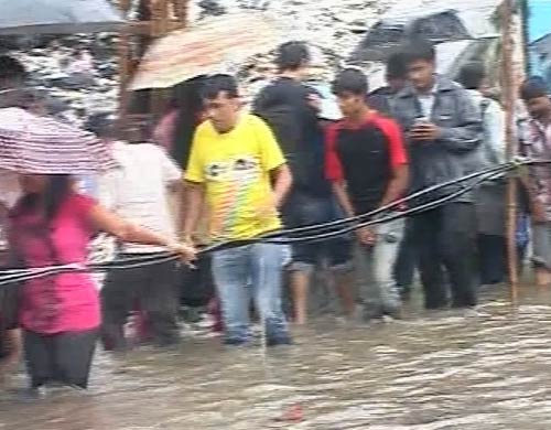 मुंबई में भारी बारिश से जनजीवन अस्‍तव्‍यस्‍त
