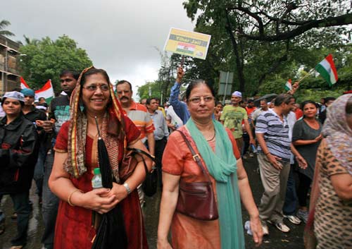 गांधी टोपी बनी अन्‍ना आंदोलन की मशाल...| अलबेले समर्थक...