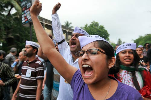 गांधी टोपी बनी अन्‍ना आंदोलन की मशाल...| अलबेले समर्थक...