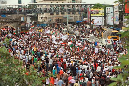 गांधी टोपी बनी अन्‍ना आंदोलन की मशाल...| अलबेले समर्थक...