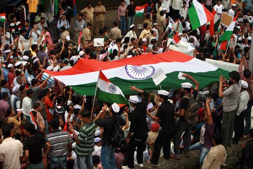 दिल में अन्ना, हर हाथ में तिरंगा | उमड़ा जनसैलाब